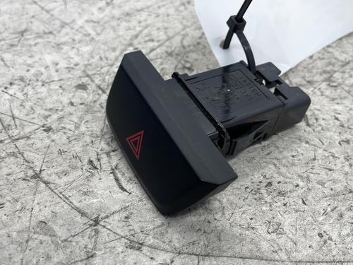 Warning switch ISUZU D-MAX II (TFR, TFS) 2.5 CRDi 4x4 (TFS86J) | BP23849362I22 - Image 4