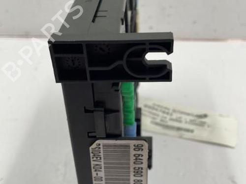 Used Fuse box Fuse box 22837752 22837752