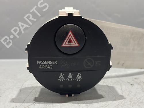 Used Warning switch TOYOTA YARIS (_P13_) 1.5 Hybrid (NHP130_, NHP130) (101 hp) 28362613