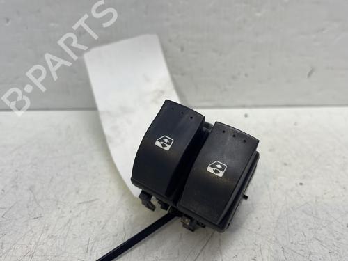 Used Left front window switch RENAULT CLIO II (BB_, CB_) 1.2 (BB0A, BB0F, BB10, BB1K, BB28, BB2D, BB2H, CB0A,... (58 hp) 31084305