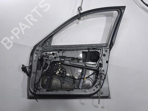 Dør højre fortil Dør højre fortil BMW 5 Touring (E61) 525 d (197 hp) 39894259 39894259