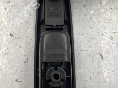 Used Left rear window switch Left rear window switch PEUGEOT 5008 (0U_, 0E_) 2.0 HDi 150 / BlueHDi 150 (150 hp) 22830999 22830999