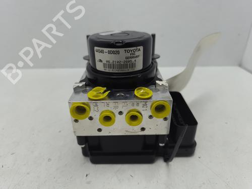 Used ABS pump TOYOTA YARIS (_P13_) 1.0 (KSP130_, KSP130) (69 hp) 32322301