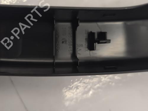 Used Right front window switch Right front window switch RENAULT TRAFIC III Van (FG_) [2014-2026] 25715614 25715614