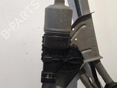 Used Front wiper motor DACIA SANDERO 1.4 MPI LPG (72 hp) 22825677