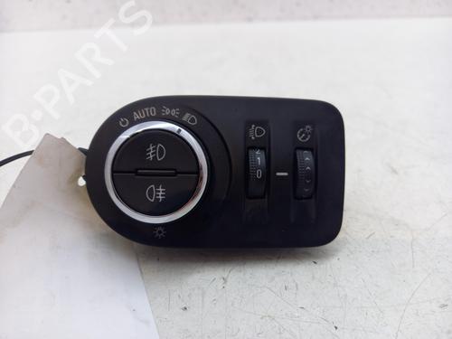 Used Headlight switch OPEL CORSA E (X15) 1.4 (08, 68) (90 hp) 28499452