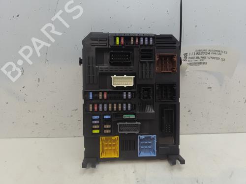 Used Fuse box PEUGEOT 3008 II SUV (MC_, MR_, MJ_, M4_) 1.2 THP/ PureTech 130 (MRHNSM, MRHNSU, MRHNSJ, MRHNYW,... (131 hp) 28369995