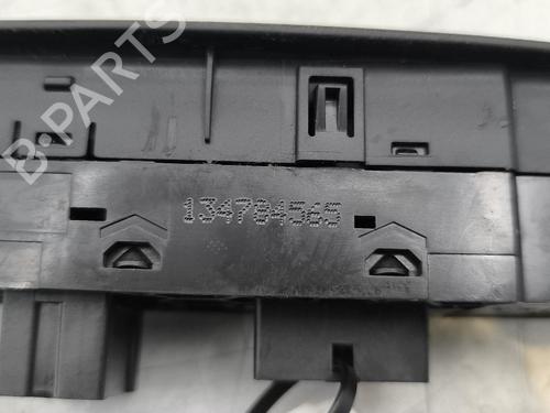 left-front-window-switch-renault-megane-iv-hatchback-b9amn_-2015-40516036 main image