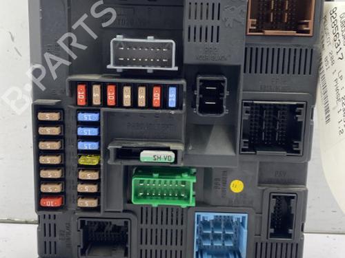 Used Fuse box Fuse box 22841190 22841190