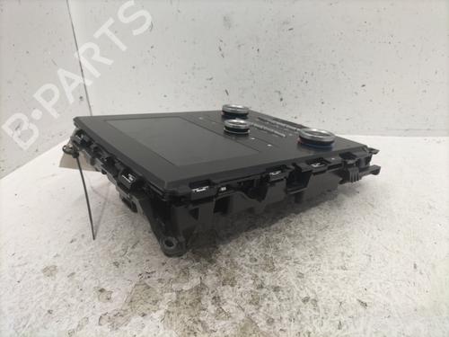 display-monitor-renault-megane-iv-hatchback-b9amn_-2015-25477856 main image