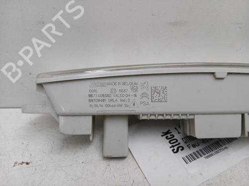 Used Right daytime light Right daytime light 36804132 36804132