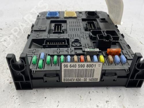 Used Fuse box Fuse box 22840863 22840863