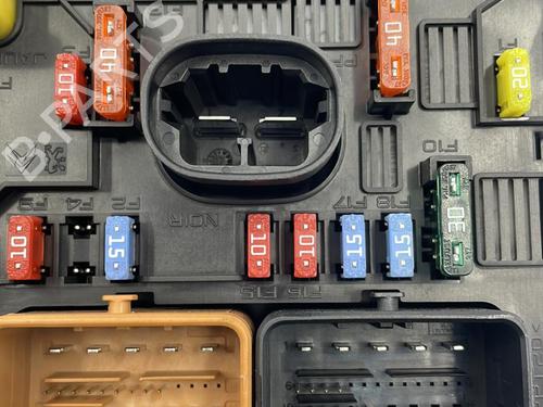 Used Fuse box Fuse box 22831123 22831123