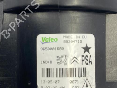 Used Right front fog light Right front fog light PEUGEOT 307 (3A/C) 1.6 HDi (90 hp) 22831197 22831197