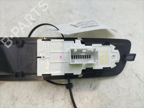 switch-peugeot-expert-van-v_-2016-27989636 main image