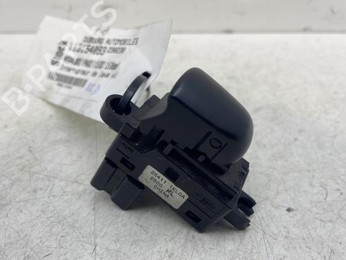 Used Right rear window switch NISSAN JUKE (F15) 1.5 dCi (110 hp) 29515949