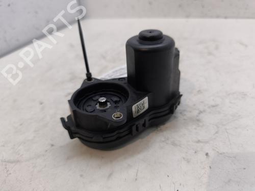 electric-handbrake-infiniti-q30-2015-27164443 main image