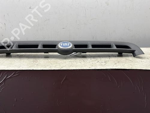 Used Grille FIAT DOBLO Box Body/MPV (223_) 1.9 D (223ZXB1A) (63 hp) 29314767