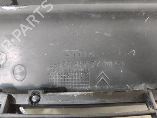 Used Grille Grille 37155972 37155972