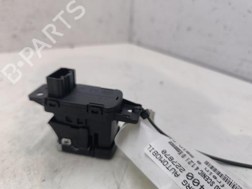 switch-renault-megane-iv-hatchback-b9amn_-2015-26386413 main image