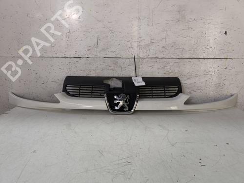 Used Grille PEUGEOT 206 Hatchback (2A/C) 1.4 i (75 hp) 32041750