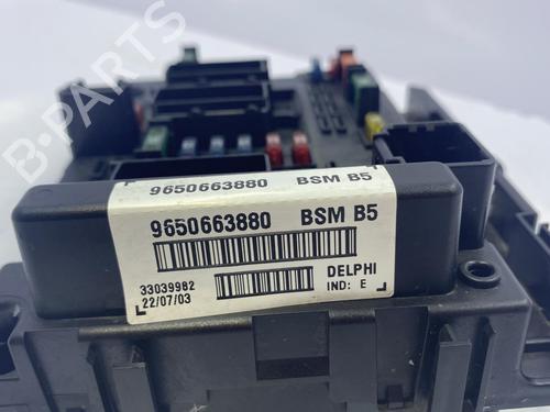 Used Fuse box Fuse box 22829171 22829171