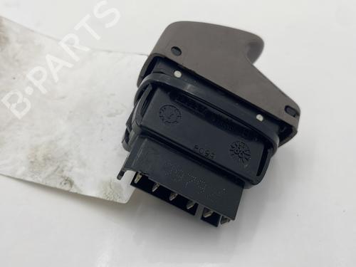 Used Right front window switch Right front window switch RENAULT TWINGO I (C06_) 1.2 (C066, C068) (58 hp) 32008946 32008946