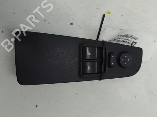 Mando elevalunas delantero izquierdo FIAT GRANDE PUNTO (199_) 1.3 D Multijet (75 hp) 31271757