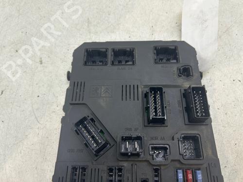 Used Fuse box Fuse box 37155924 37155924