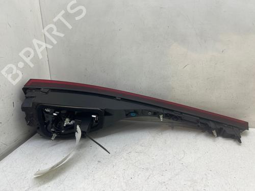 right-tailgate-light-renault-megane-iv-hatchback-b9amn_-2015-39689817 main image