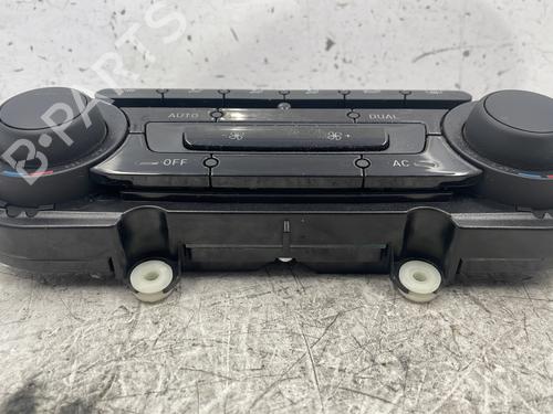 climate-control-seat-leon-1p1-2005-2006-2007-2008-2009-2010-2011-2012-2013-24197479 main image