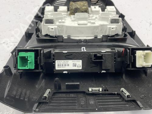 Plafonier Plafonier PEUGEOT 3008 II SUV (MC_, MR_, MJ_, M4_) 1.5 BlueHDi 130 (131 hp) 22843656 22843656