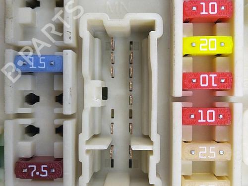 Used Fuse box Fuse box 22825552 22825552