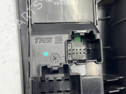 Used Right front window switch Right front window switch OPEL MERIVA B MPV (S10) 1.4 (75) (100 hp) 22829310 22829310