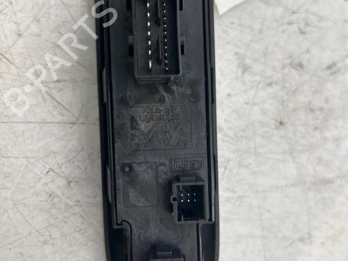 Comutador vidro frente esquerdo Comutador vidro frente esquerdo PEUGEOT 3008 I MPV (0U_) 2.0 HDi 150 / BlueHDi 150 (150 hp) 39894077 39894077