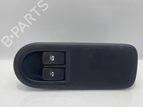 Używane Przełącznik szyby przedniej lewej RENAULT CLIO III (BR0/1, CR0/1) 1.2 16V (BR02, BR0J, BR11, CR02, CR0J, CR11) (75 hp) 30701281