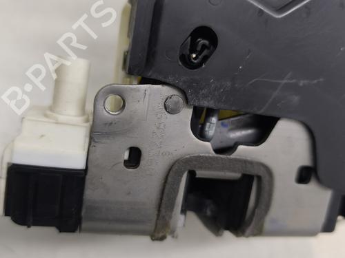 rear-left-lock-infiniti-q30-2015-26585313 main image