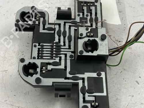 Used Lamp holder RENAULT MEGANE I (BA0/1_) 1.6 16V (BA04, BA0B, BA11, BA1J, BA16, BA19, BA1K, BA1V,... (107 hp) 22818132