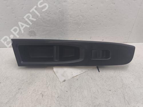 Used Right front window switch TOYOTA YARIS (_P13_) 1.5 (NSP131_) (112 hp) 31271782