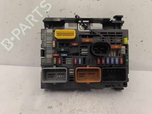Boîte à Fusibles CITROËN C4 I (LC_) 1.6 HDi (90 hp) 25280391