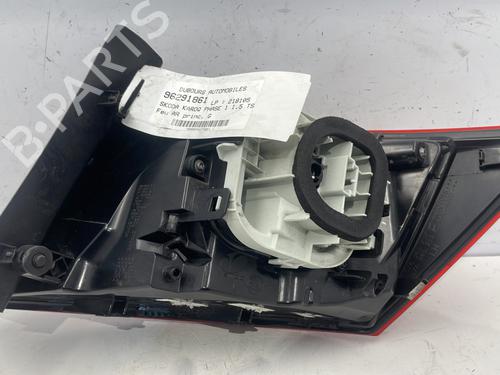 left-taillight-skoda-karoq-nu7-nd7-2017-23830442 main image