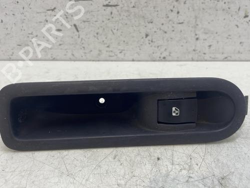 Used Right front window switch RENAULT SCÉNIC II (JM0/1_) 1.6 (JM0C, JM0J, JM1B) (113 hp) 27805239