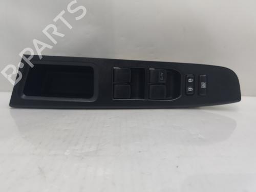 Used Left front window switch TOYOTA YARIS (_P13_) 1.5 (NSP131_) (112 hp) 30929027