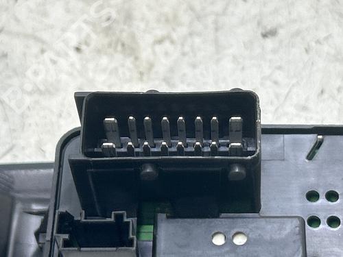Left front window switch CITROËN DS3 (SA_) 1.6 HDi 90 | BP37032070I27 - Image 2