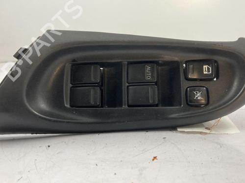 Used Switch NISSAN ALMERA II Hatchback (N16) 2.2 dCi (112 hp) 22817697