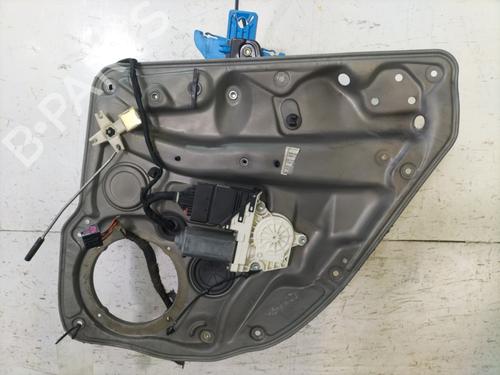 Alzavetro posteriore destra VW GOLF IV (1J1) 1.9 SDI (68 hp) 30818847