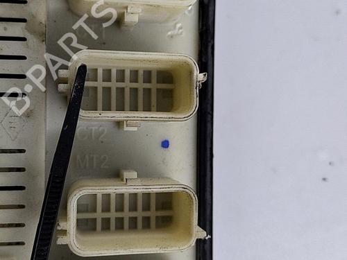 Used Fuse box Fuse box 22825408 22825408
