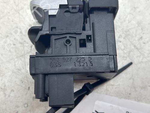 switch-vw-golf-vii-5g1-bq1-be1-be2-2012-2013-2014-2015-2016-2017-2018-2019-2020-2021-34527219 main image