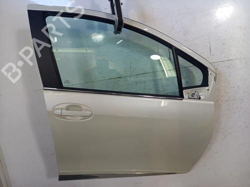 Used Right front door TOYOTA YARIS (_P13_) 1.5 Hybrid (NHP130_, NHP130) (101 hp) 28362611