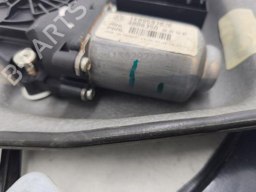 Fensterheber rechts vorne VW GOLF V (1K1) 1.9 TDI | BP29700574C23 